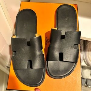 Hermes sandals hardly used great condition box and bag size 42.5 paid over $800+